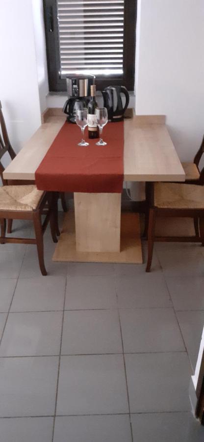 Appartamento Old Town Baska Esterno foto