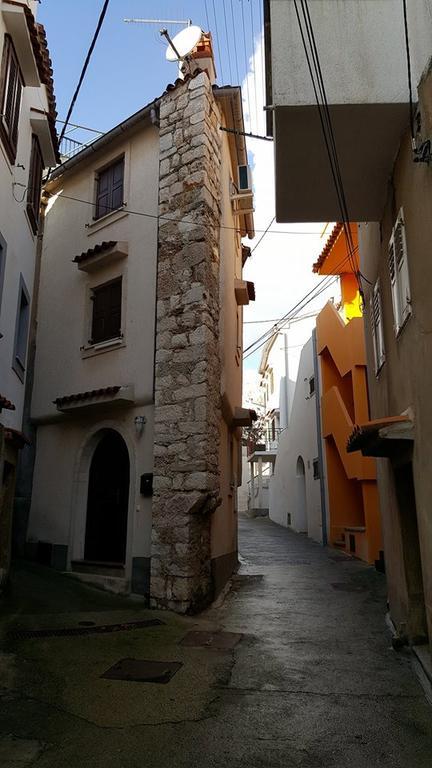 Appartamento Old Town Baska Esterno foto